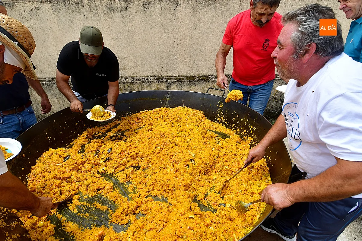 Paella popular por San Juan en Robleda
