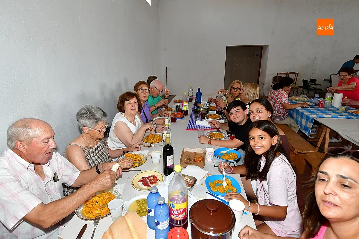 Paella popular por San Juan en Robleda