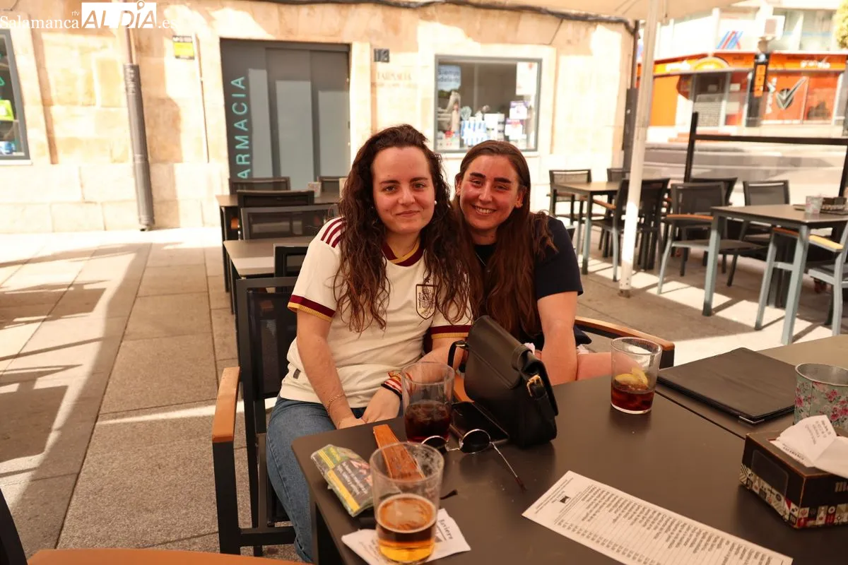 Casi 40 grados y Salamanca se llena para ver en las terrazas el España - Arabia Saudí del Mundial 2026 | FOTOS: David Sañudo