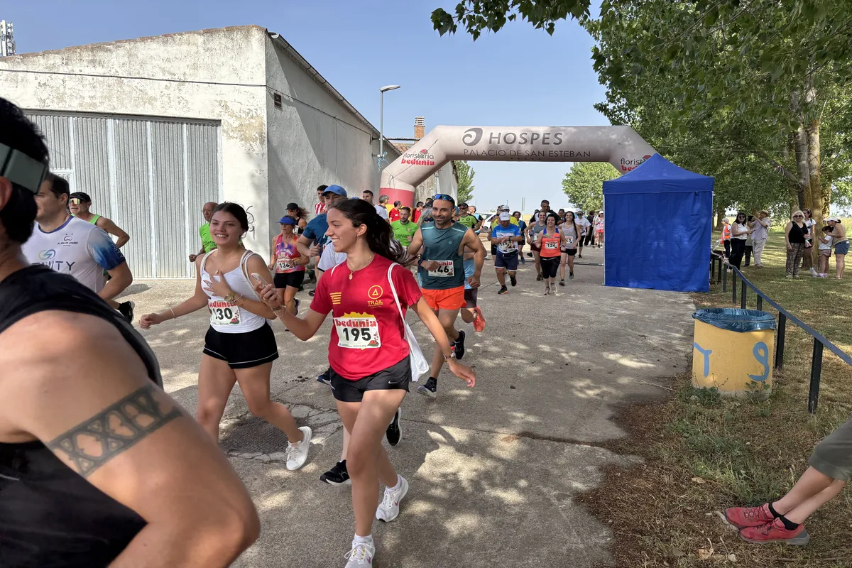 El V Cross de Pedrosillo el Ralo reúne a decenas de corredores a beneficio del Proyecto Ranquines | FOTOS: 