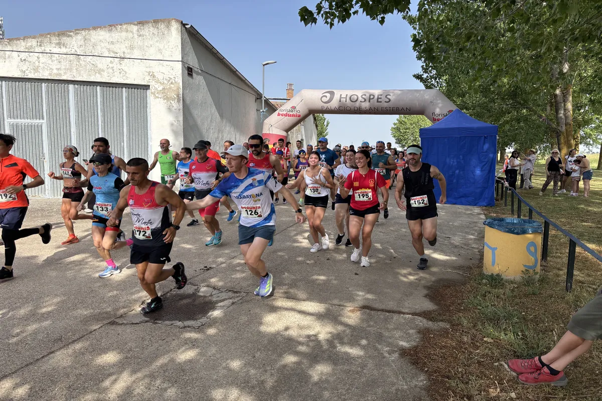 El V Cross de Pedrosillo el Ralo reúne a decenas de corredores a beneficio del Proyecto Ranquines | FOTOS: 