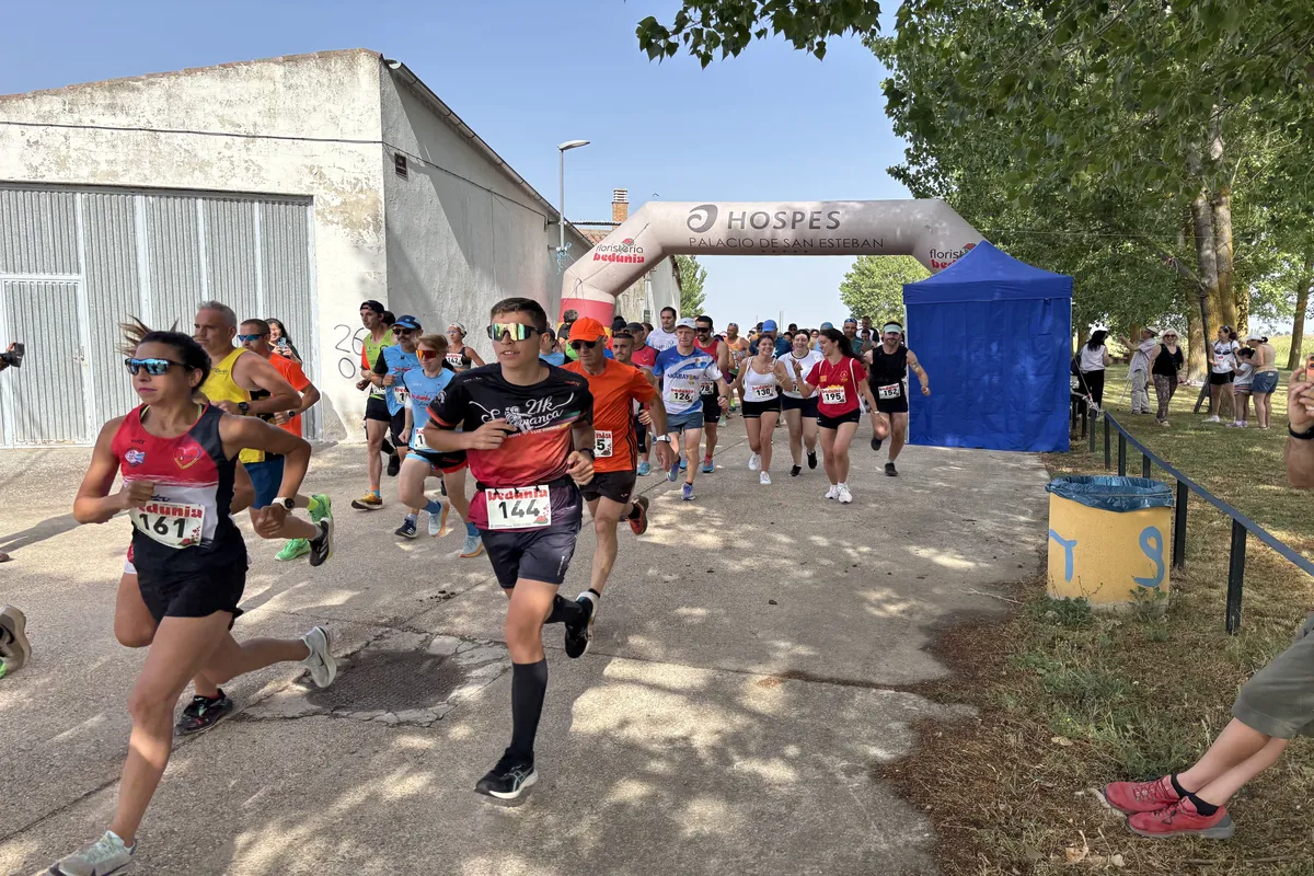 El V Cross de Pedrosillo el Ralo reúne a decenas de corredores a beneficio del Proyecto Ranquines | FOTOS: 