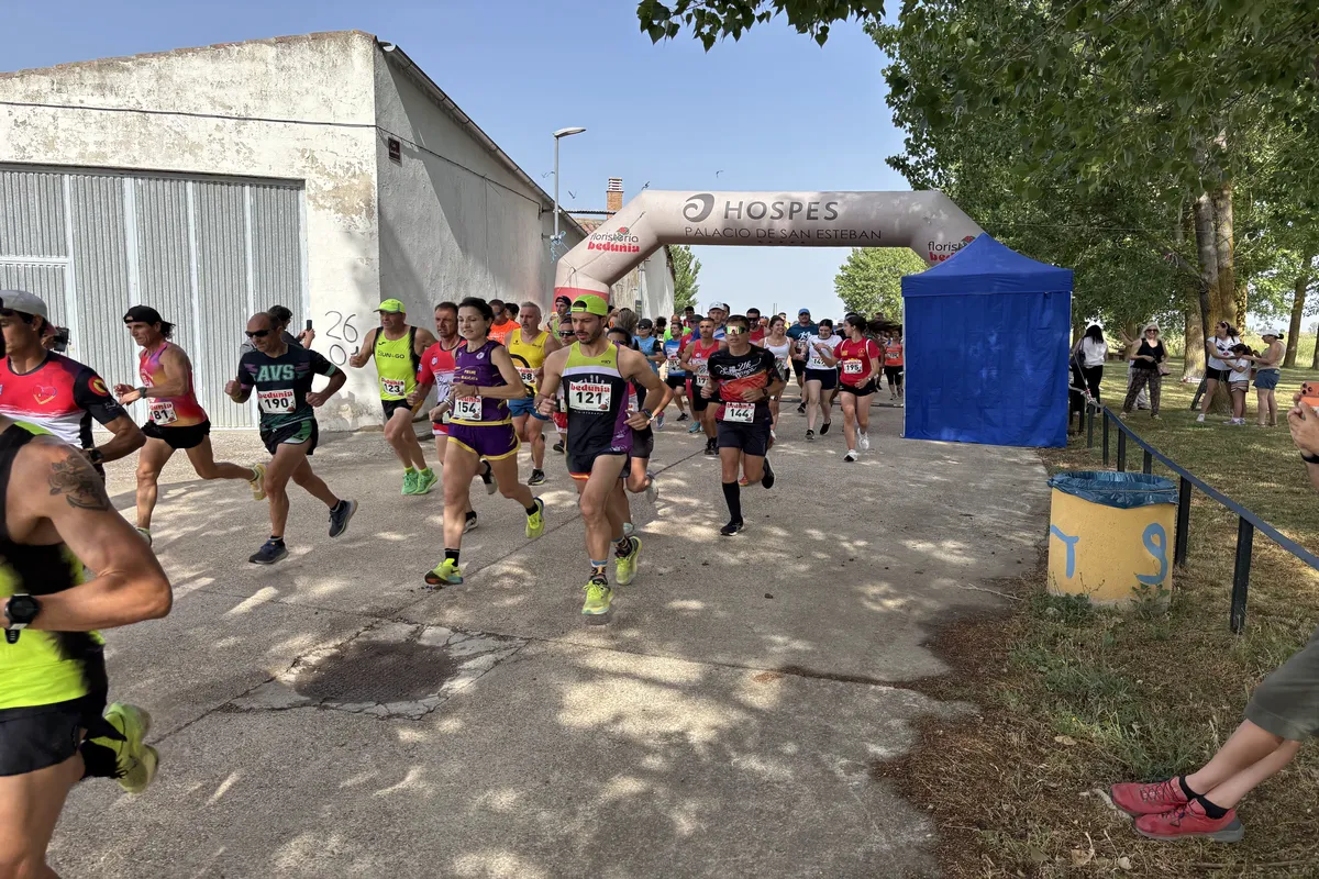 El V Cross de Pedrosillo el Ralo reúne a decenas de corredores a beneficio del Proyecto Ranquines | FOTOS: 