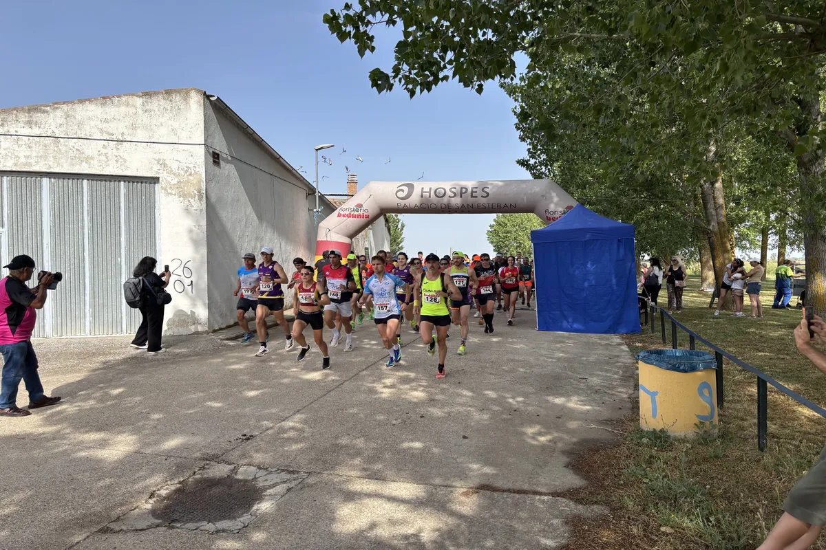 El V Cross de Pedrosillo el Ralo reúne a decenas de corredores a beneficio del Proyecto Ranquines | FOTOS: 