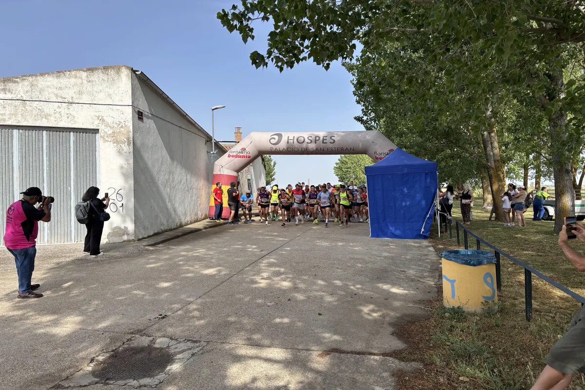 El V Cross de Pedrosillo el Ralo reúne a decenas de corredores a beneficio del Proyecto Ranquines | FOTOS: 