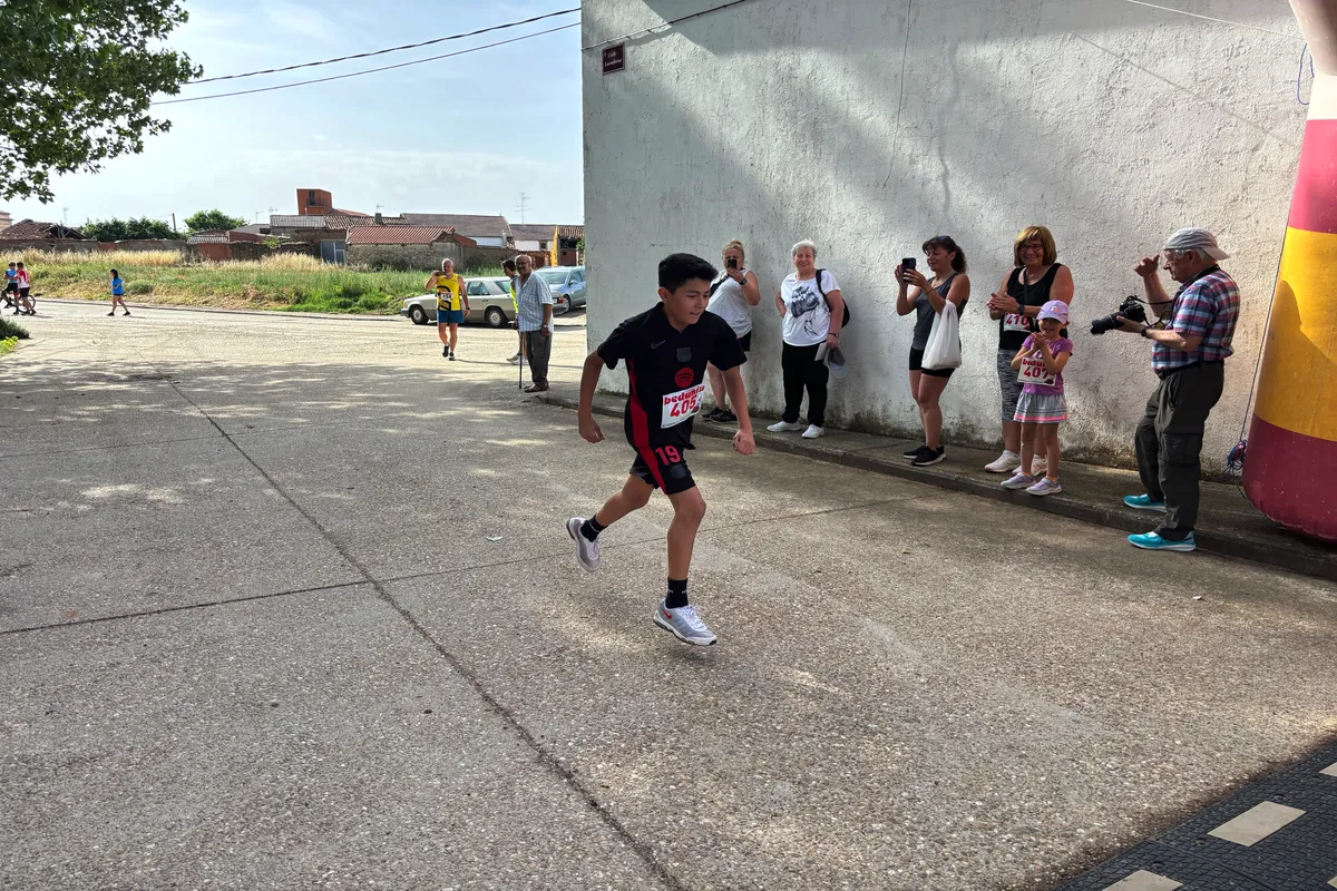 El V Cross de Pedrosillo el Ralo reúne a decenas de corredores a beneficio del Proyecto Ranquines | FOTOS: 
