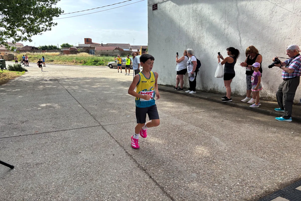 El V Cross de Pedrosillo el Ralo reúne a decenas de corredores a beneficio del Proyecto Ranquines | FOTOS: 