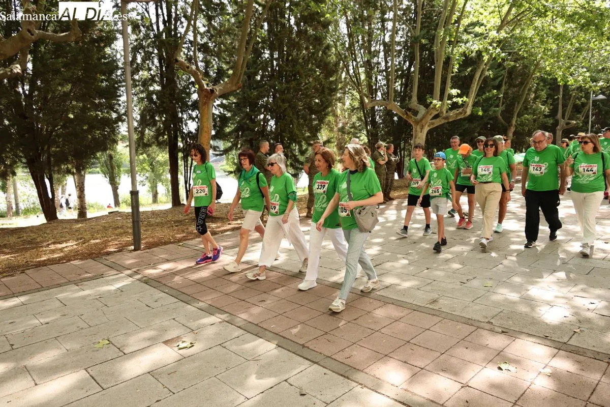 Cientos de personas participan en la marcha solidaria contra el parkinson en Salamanca | FOTOS: David Sañudo