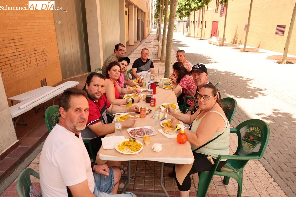 FOTOS | La paella popular cierra las fiestas del Teso y Zurguén