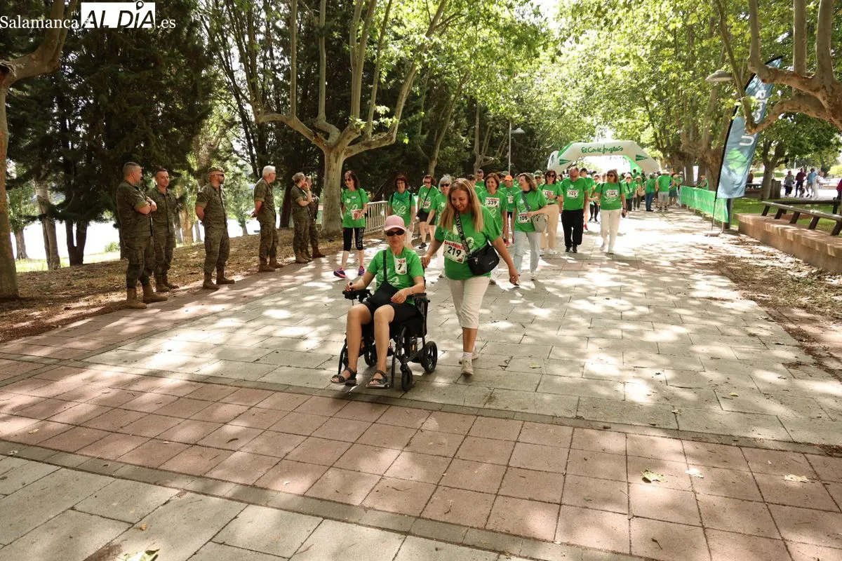 Cientos de personas participan en la marcha solidaria contra el parkinson en Salamanca | FOTOS: David Sañudo