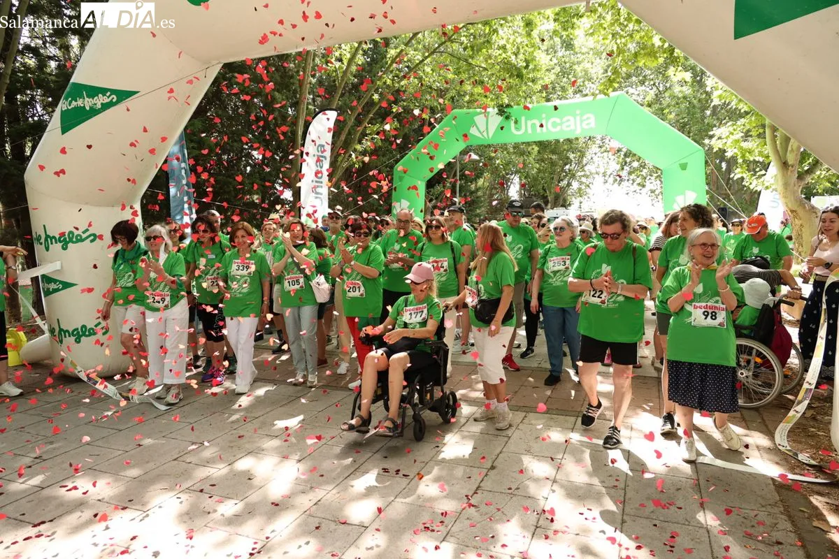 Cientos de personas participan en la marcha solidaria contra el parkinson en Salamanca | FOTOS: David Sañudo