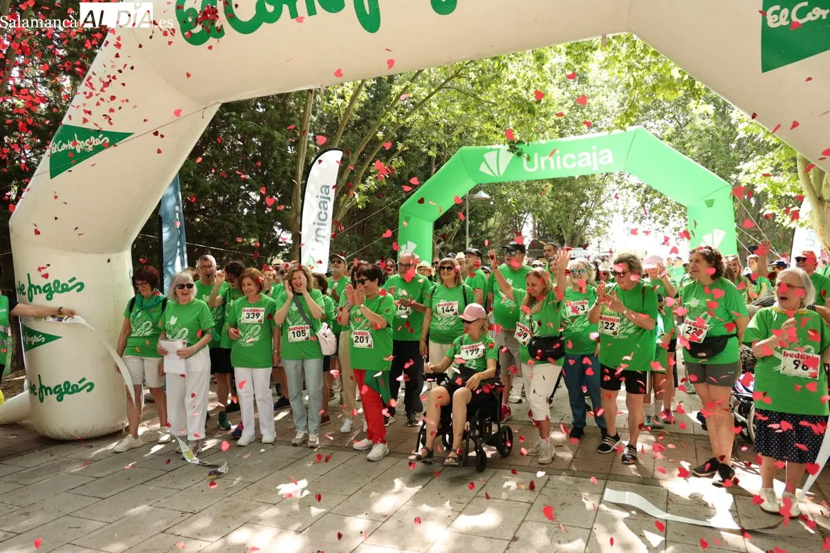 Cientos de personas participan en la marcha solidaria contra el parkinson en Salamanca | FOTOS: David Sañudo