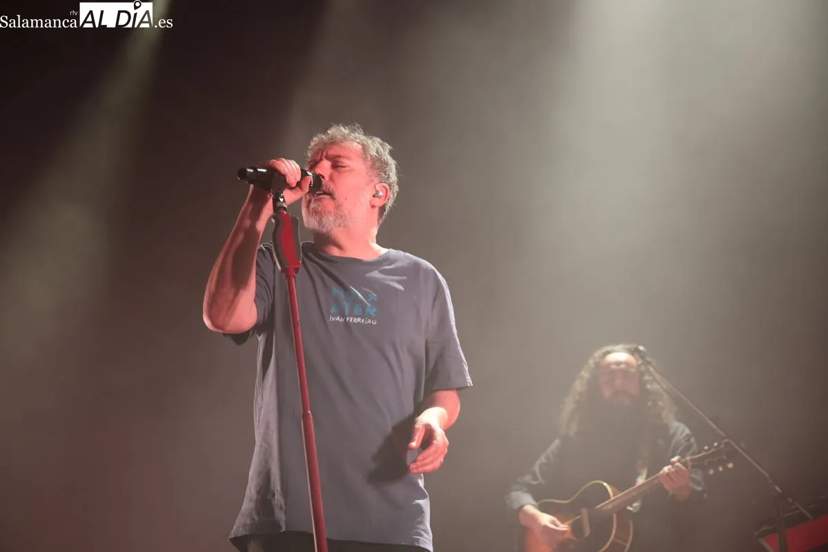 Iván Ferreiro celebra sus 35 años de carrera en el Multiusos de Salamanca | FOTOS: David Sañudo 
