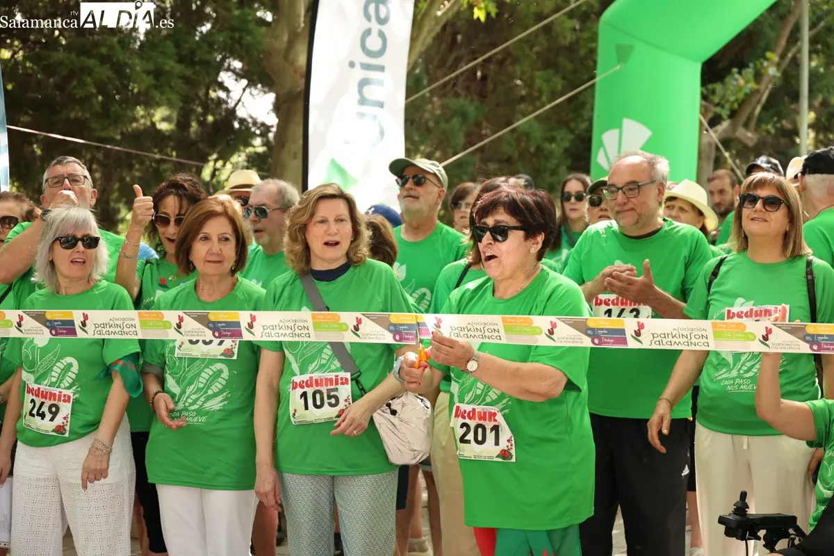 Cientos de personas participan en la marcha solidaria contra el parkinson en Salamanca | FOTOS: David Sañudo