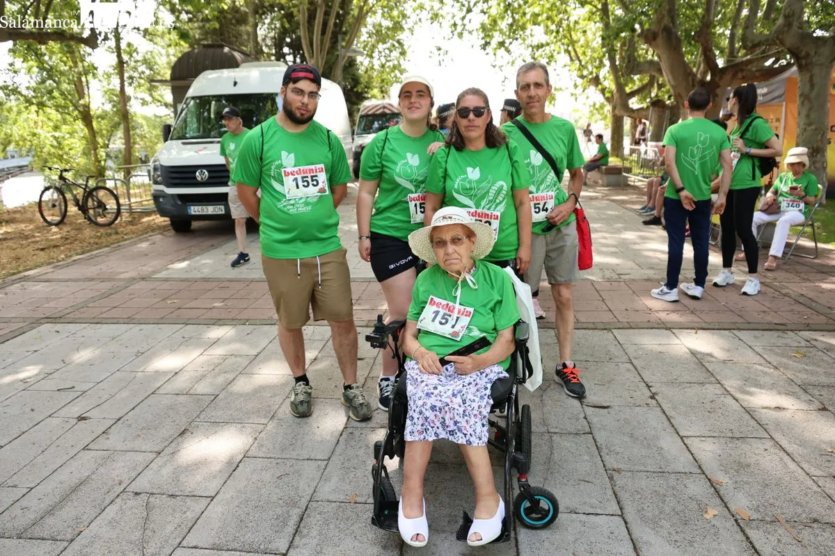 Cientos de personas participan en la marcha solidaria contra el parkinson en Salamanca | FOTOS: David Sañudo