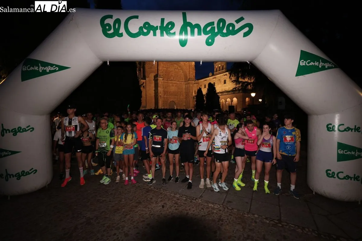 La carrera nocturna Salamanca a Tope reúne a cientos de participantes | FOTOS: David Sañudo