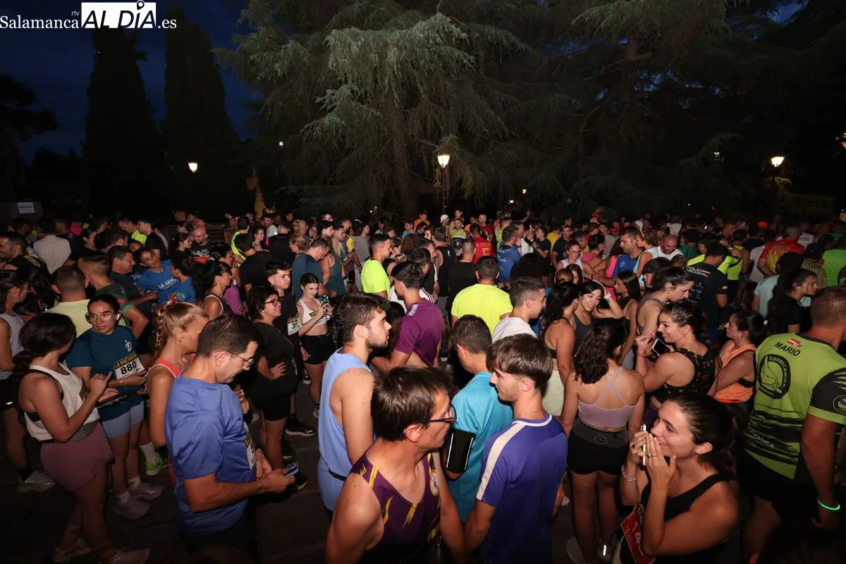 La carrera nocturna Salamanca a Tope reúne a cientos de participantes | FOTOS: David Sañudo