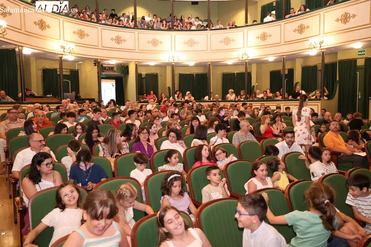 El Teatro Liceo corona el esfuerzo de los alumnos de Música y Danza de Salamanca | FOTOS: David Sañudo 