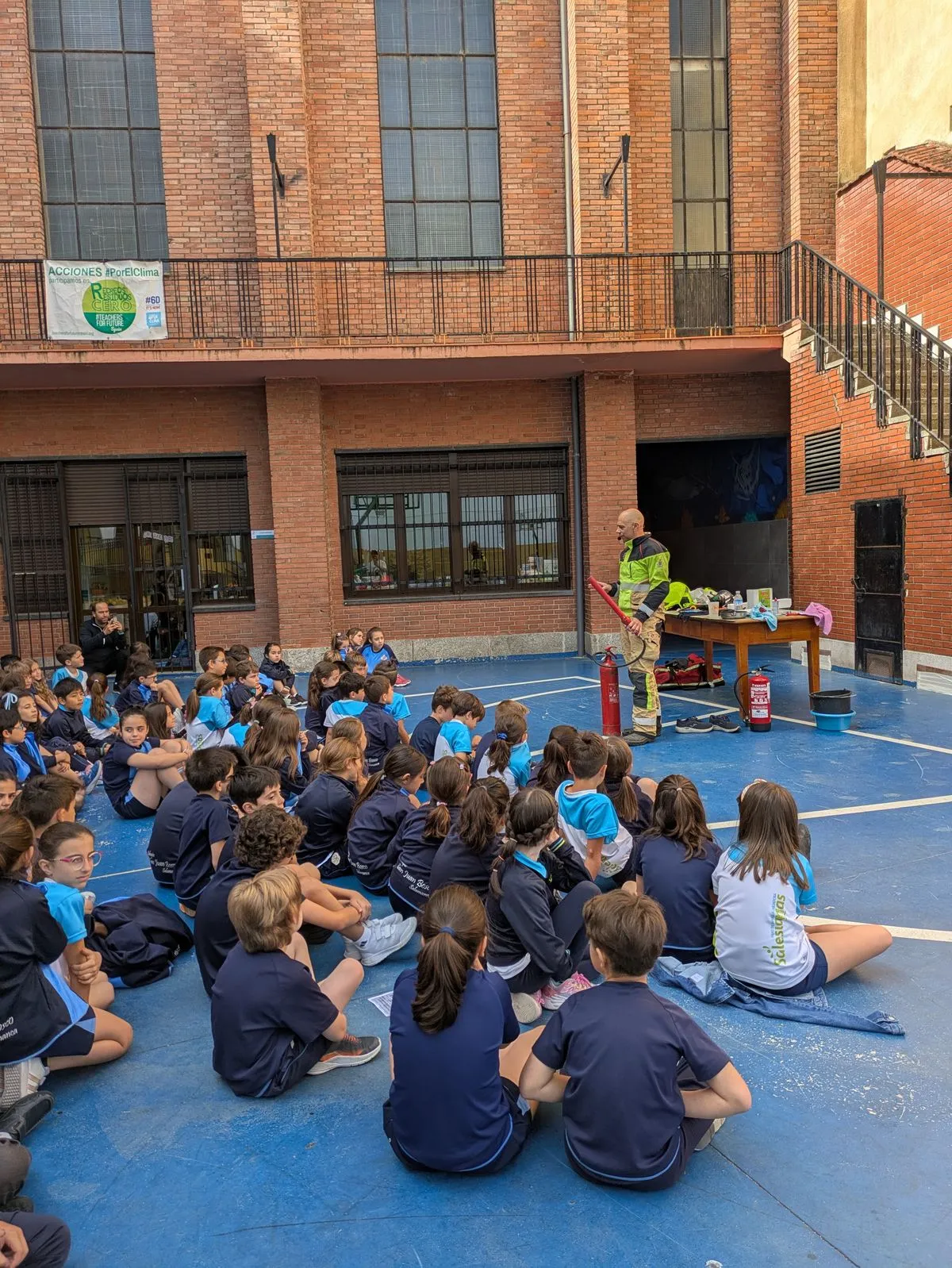 Alumnos del Colegio San Juan Bosco aprenden prevención de incendios con una jornada práctica
