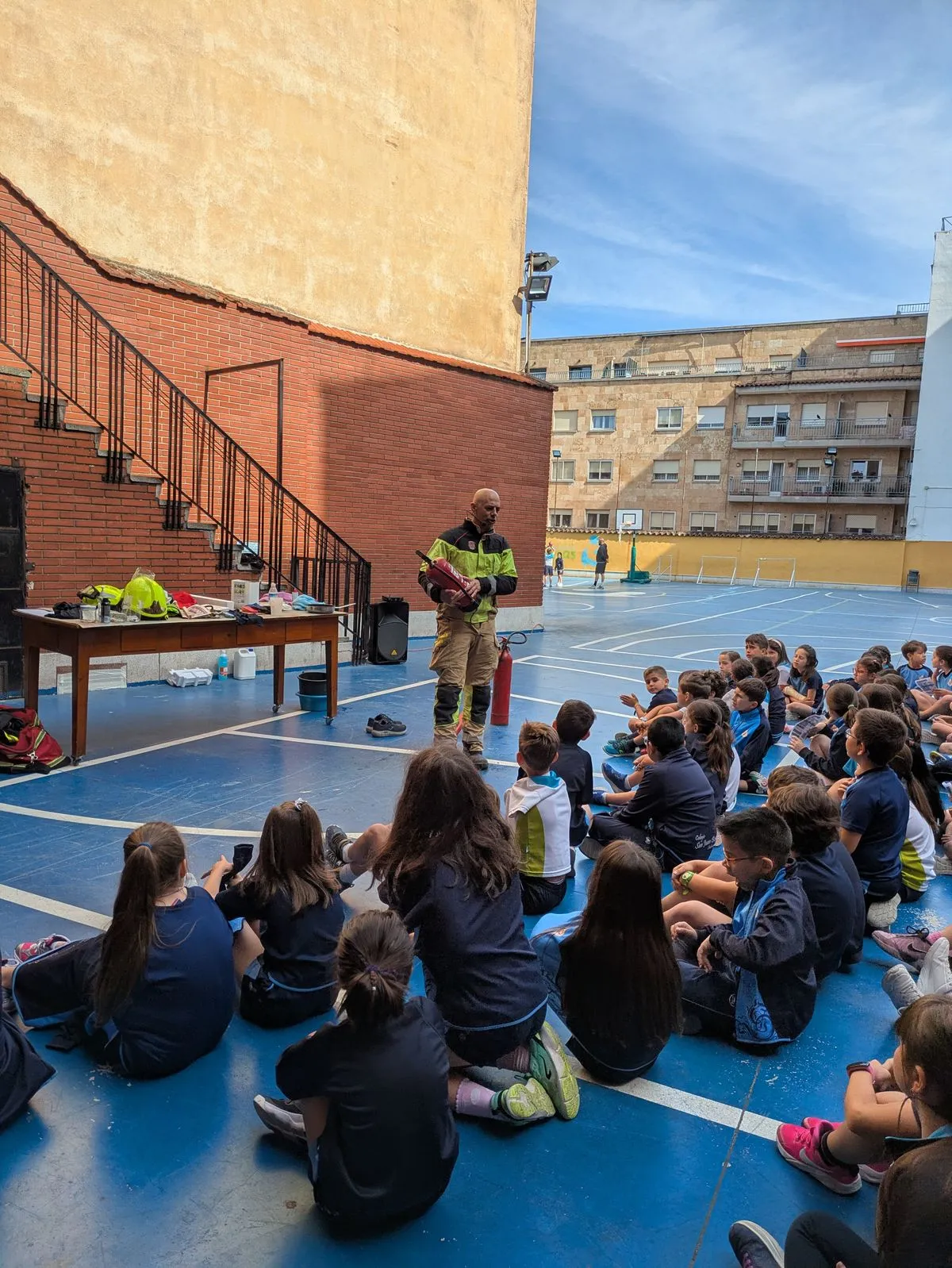 Alumnos del Colegio San Juan Bosco aprenden prevención de incendios con una jornada práctica