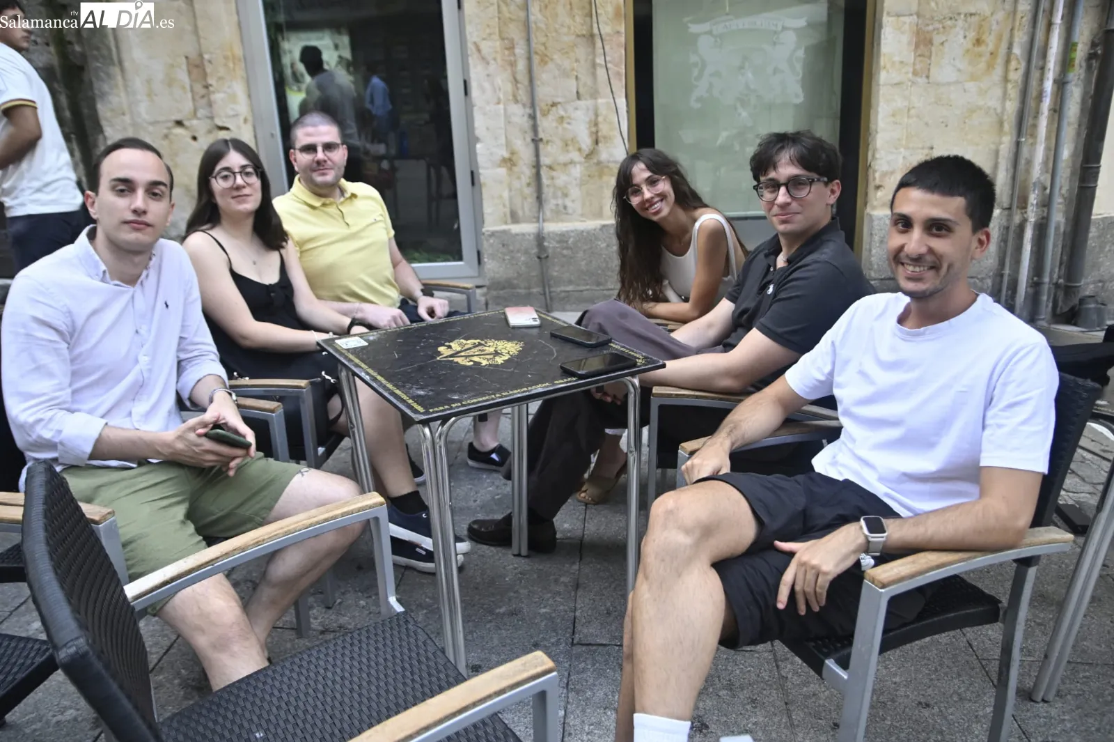 Foto 10 - FOTOS | Salamanca empieza la semana con ganas de Mundial y nadie se pierde el Portugal - Espa&ntilde;a en los bares y terrazas del centro