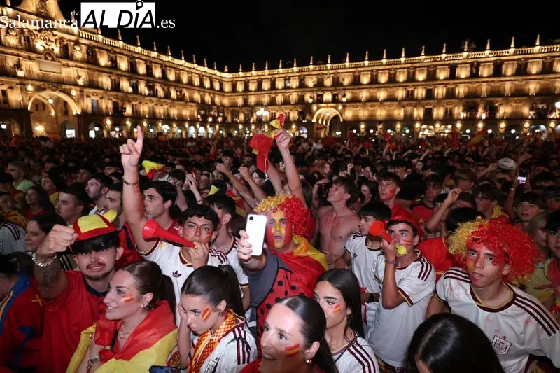 Foto 6 - GALER&Iacute;A DE FOTOS Y V&Iacute;DEOS | &iexcl;&iexcl;&iexcl;&iexcl;Salamanca entra en estado de locura tras la conquista de Espa&ntilde;a del segundo Mundial!!!