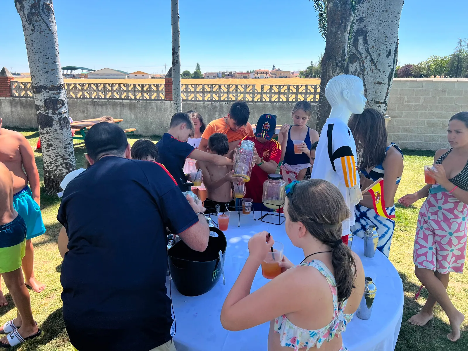 Foto 8 - Los Campamentos Urbanos celebran el triunfo de la selecci&oacute;n con un divertido taller de cocteler&iacute;a ofrecido por Teo Marcos