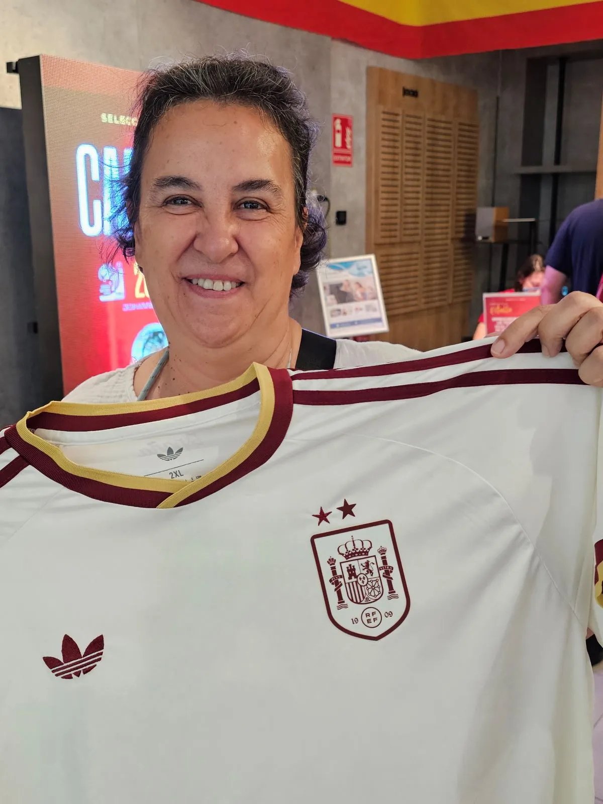 El Tormes desata la locura por la Selección con el bordado gratuito de la segunda estrella