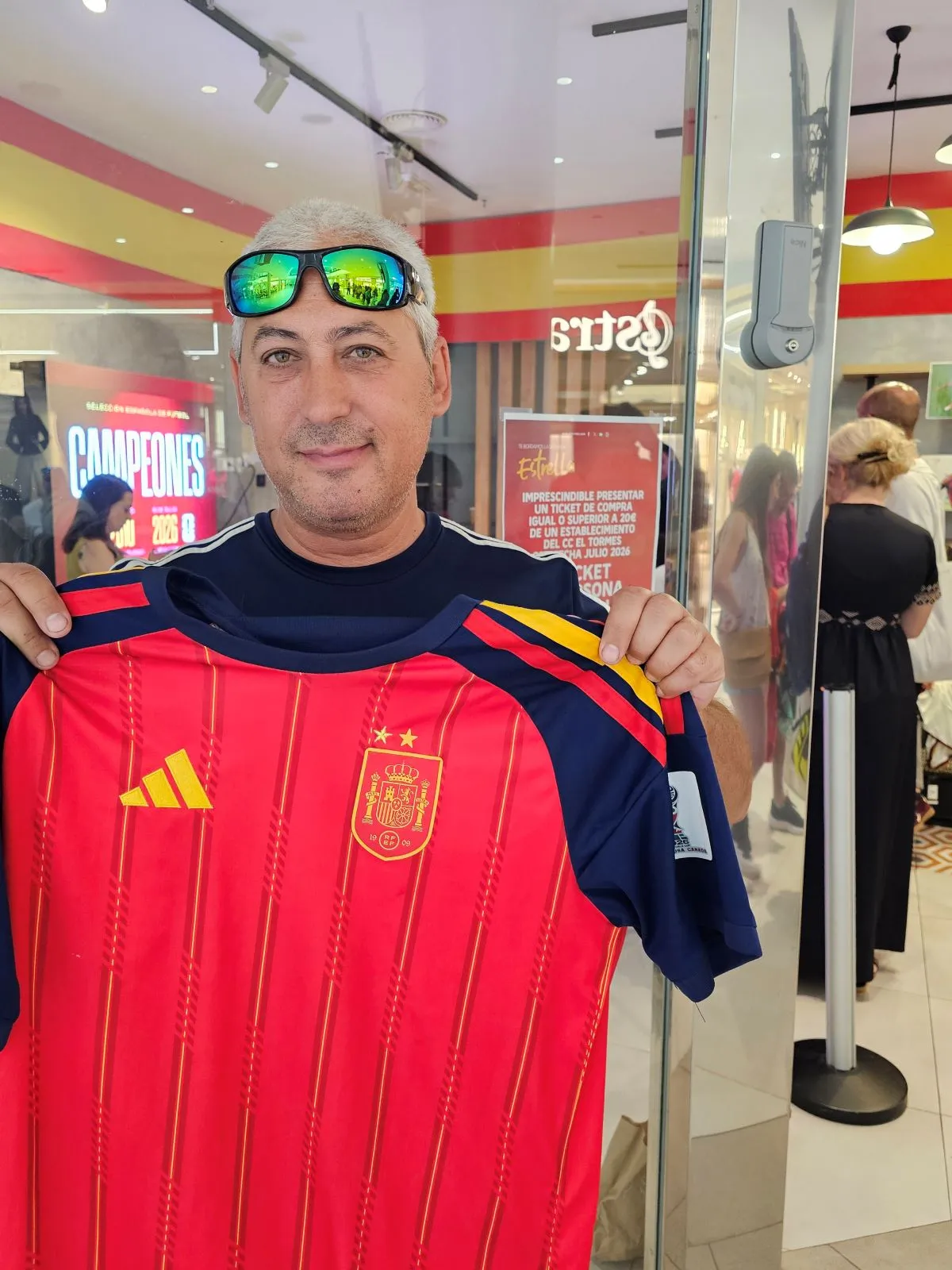 El Tormes desata la locura por la Selección con el bordado gratuito de la segunda estrella