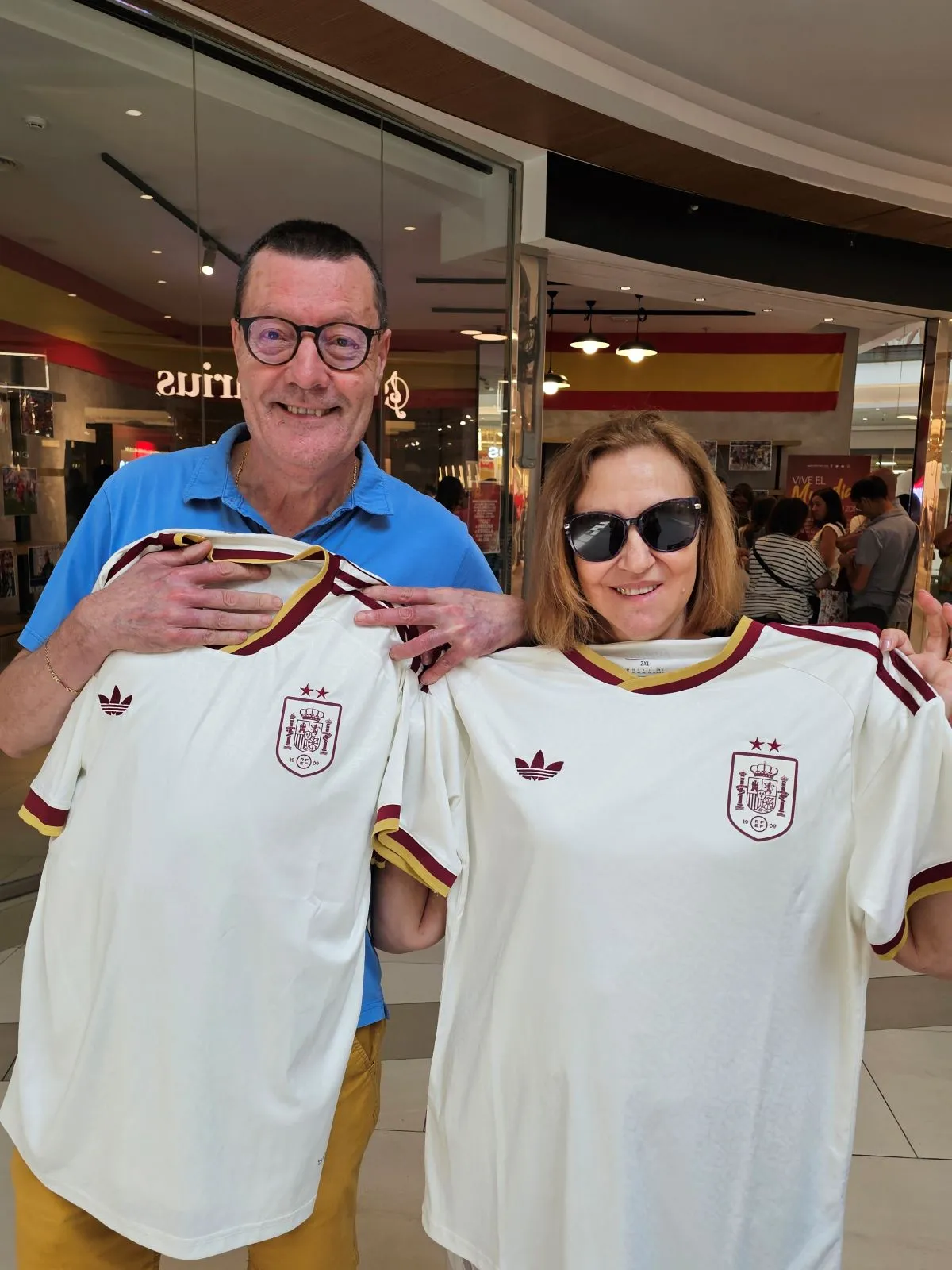 El Tormes desata la locura por la Selección con el bordado gratuito de la segunda estrella