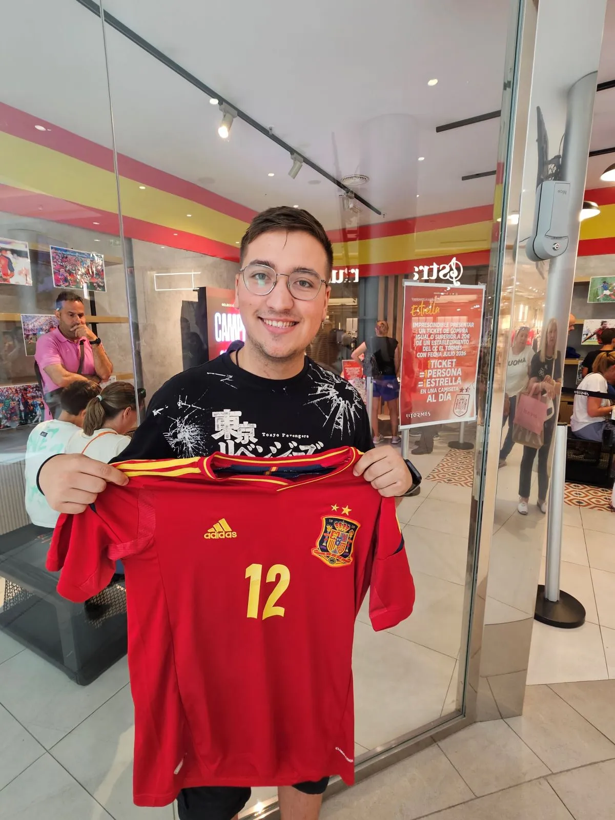 El Tormes desata la locura por la Selección con el bordado gratuito de la segunda estrella