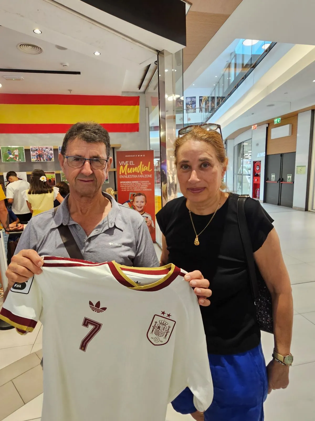 El Tormes desata la locura por la Selección con el bordado gratuito de la segunda estrella