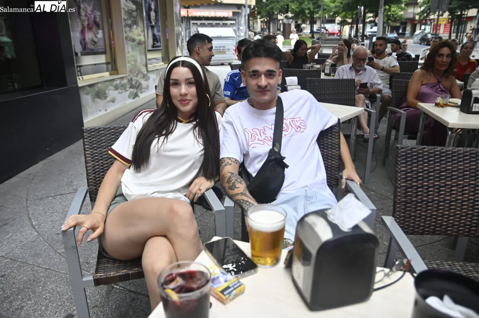 Foto 5 - FOTOS | Salamanca empieza la semana con ganas de Mundial y nadie se pierde el Portugal - Espa&ntilde;a en los bares y terrazas del centro