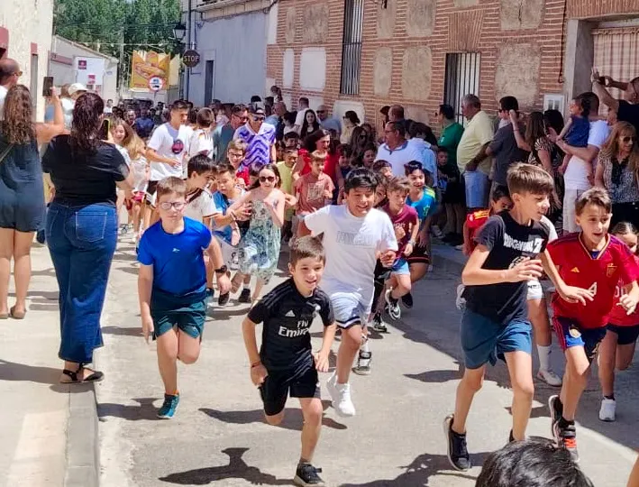 Foto 8 - Los minibueyes vuelven a conquistar a los m&aacute;s peque&ntilde;os en Santiago de la Puebla