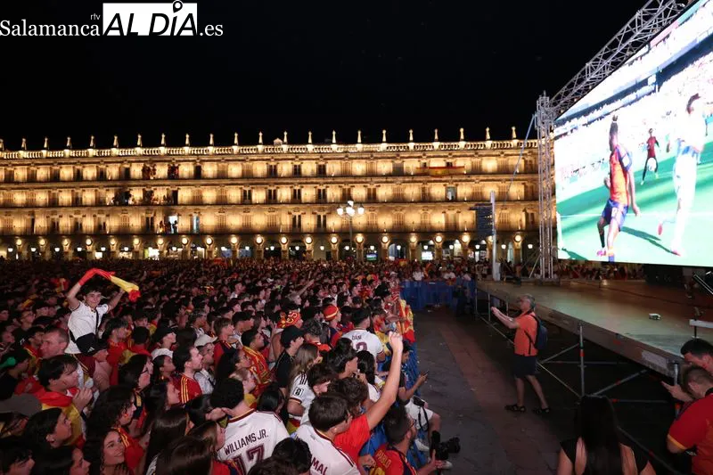 Foto 8 - GALER&Iacute;A DE FOTOS Y V&Iacute;DEOS | &iexcl;&iexcl;&iexcl;&iexcl;Salamanca entra en estado de locura tras la conquista de Espa&ntilde;a del segundo Mundial!!!