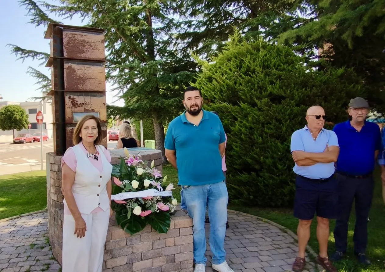 Foto 3 - Pe&ntilde;aranda no olvida: 87 a&ntilde;os manteniendo viva la memoria de las v&iacute;ctimas del polvor&iacute;n