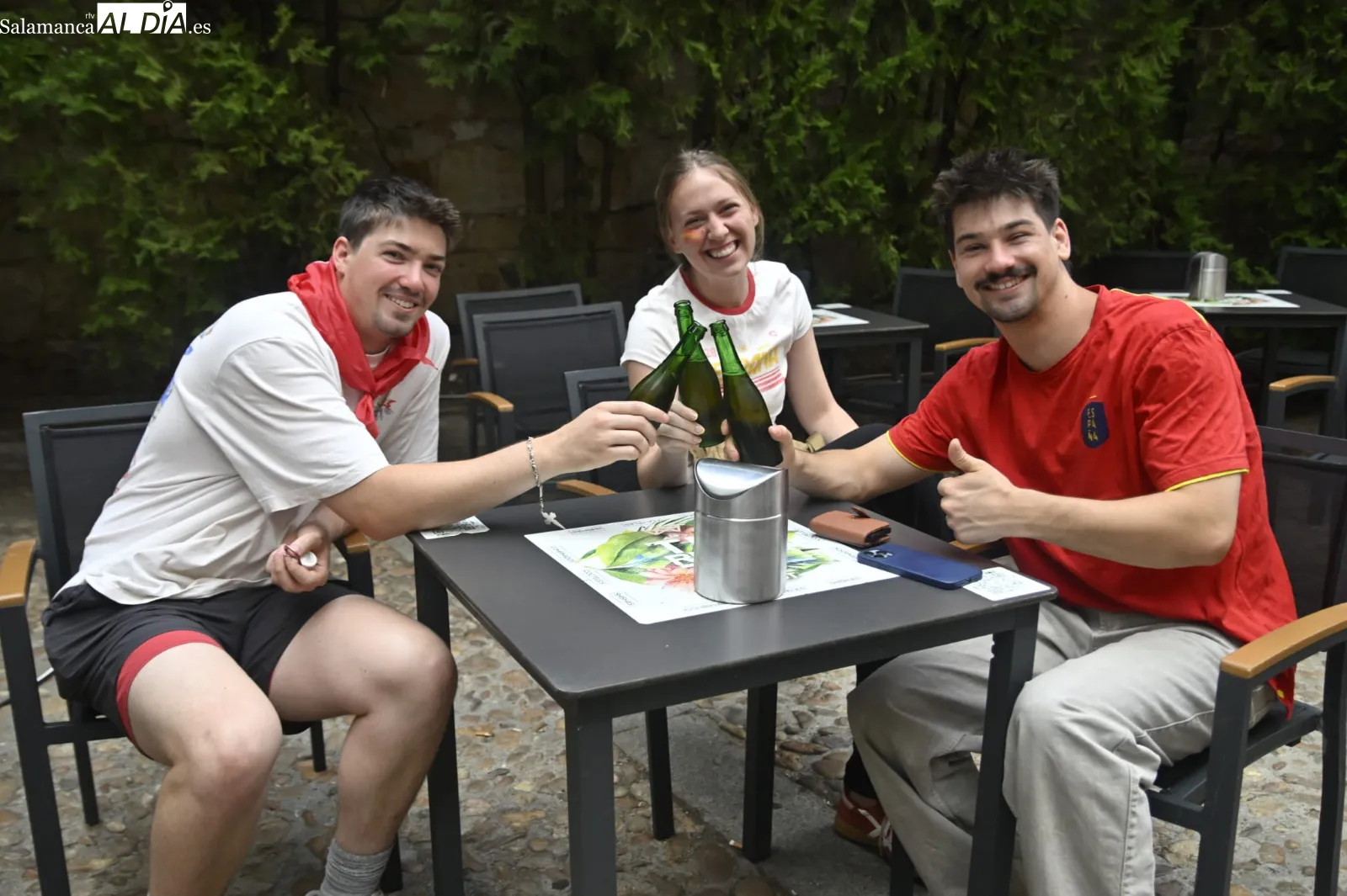 Foto 7 - FOTOS | Salamanca empieza la semana con ganas de Mundial y nadie se pierde el Portugal - Espa&ntilde;a en los bares y terrazas del centro