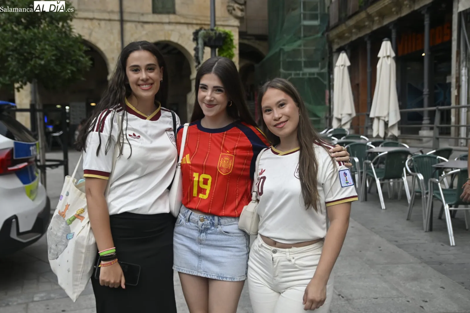 Foto 18 - FOTOS | Salamanca empieza la semana con ganas de Mundial y nadie se pierde el Portugal - Espa&ntilde;a en los bares y terrazas del centro