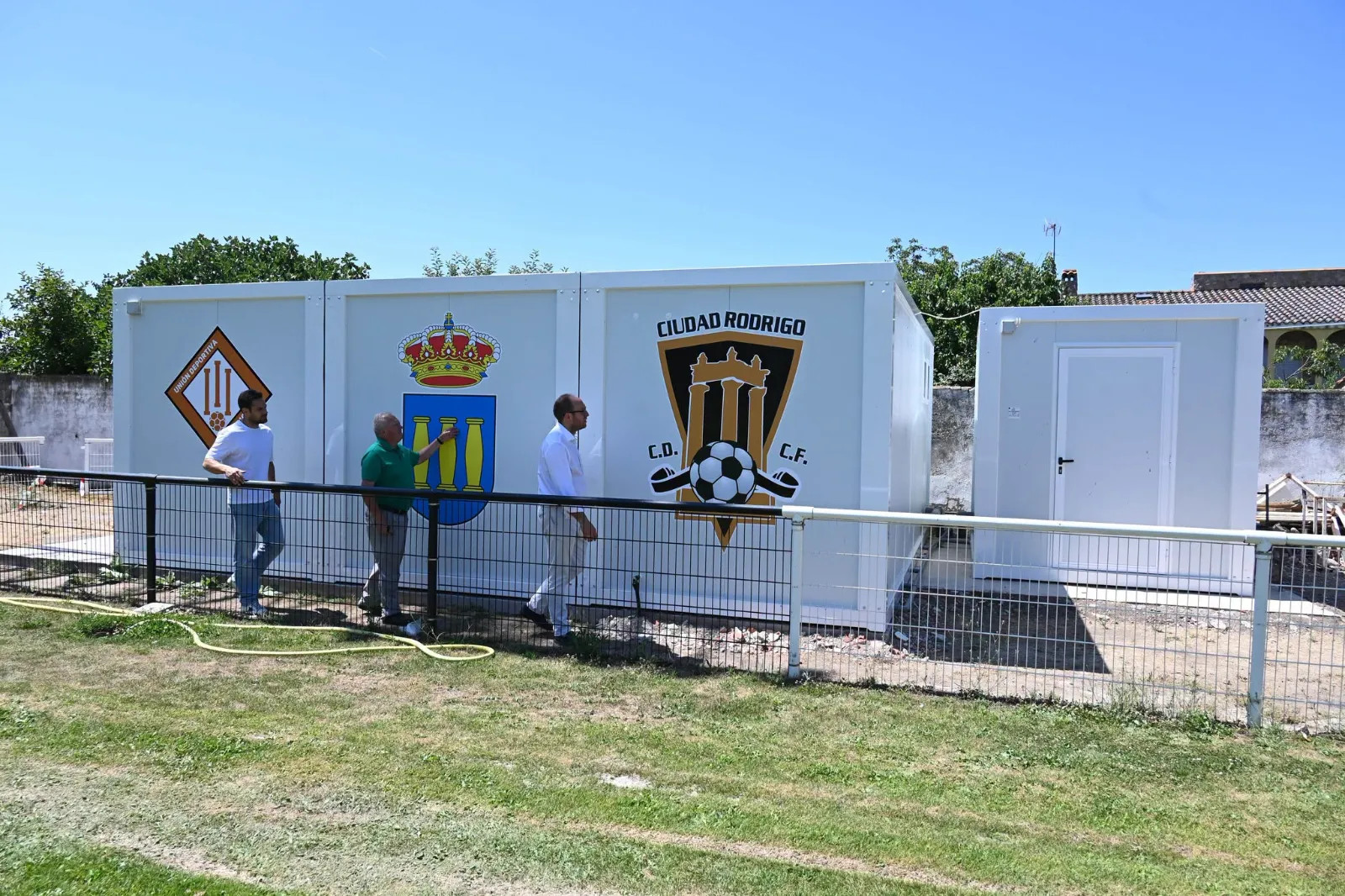 Foto 2 - Los campos de f&uacute;tbol Francisco Mateos y To&ntilde;ete estrenan equipamiento 