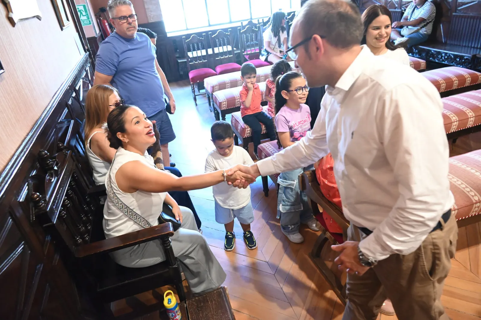 Momento del encuentro en el Salón de Plenos