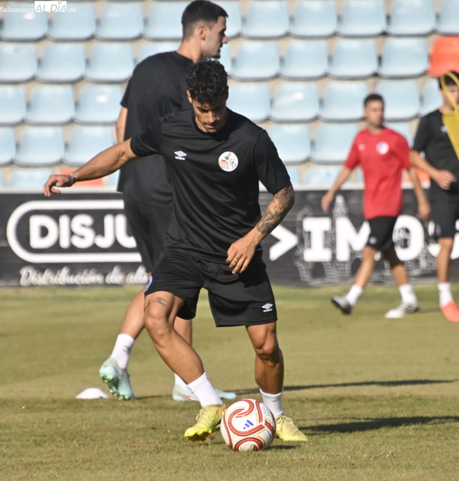 Foto 10 - FOTOS | Iker Muniain dirige su primer entrenamiento al frente del Salamanca CF UDS