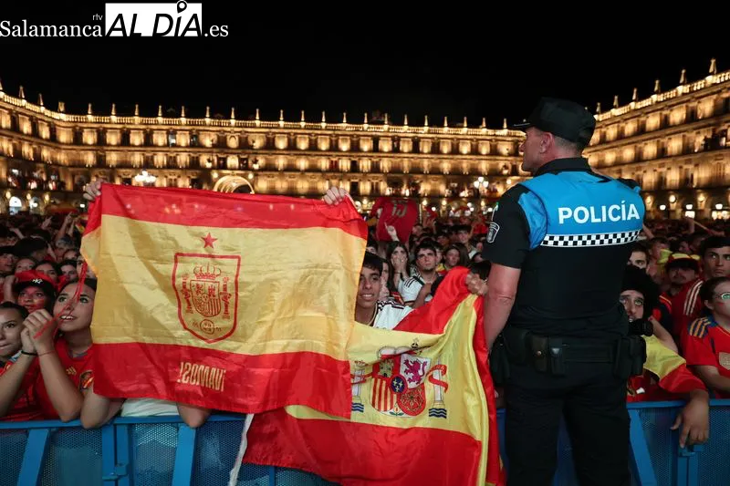 Foto 5 - GALER&Iacute;A DE FOTOS Y V&Iacute;DEOS | &iexcl;&iexcl;&iexcl;&iexcl;Salamanca entra en estado de locura tras la conquista de Espa&ntilde;a del segundo Mundial!!!