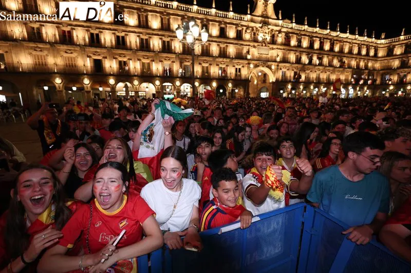 Foto 13 - GALER&Iacute;A DE FOTOS Y V&Iacute;DEOS | &iexcl;&iexcl;&iexcl;&iexcl;Salamanca entra en estado de locura tras la conquista de Espa&ntilde;a del segundo Mundial!!!