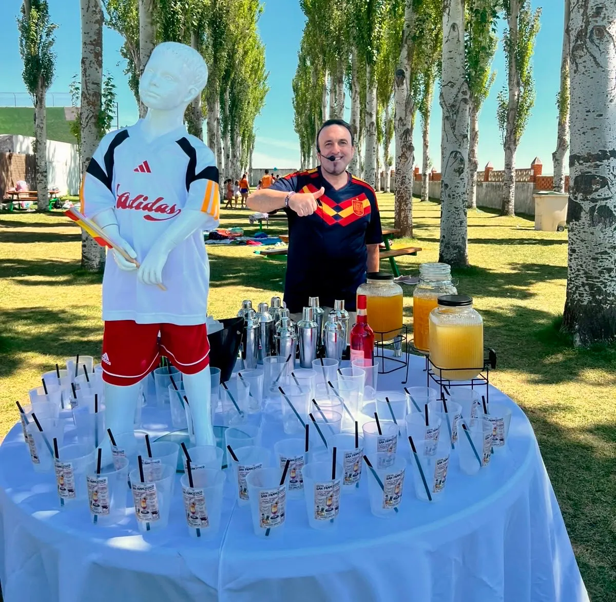 Foto 5 - Los Campamentos Urbanos celebran el triunfo de la selecci&oacute;n con un divertido taller de cocteler&iacute;a ofrecido por Teo Marcos