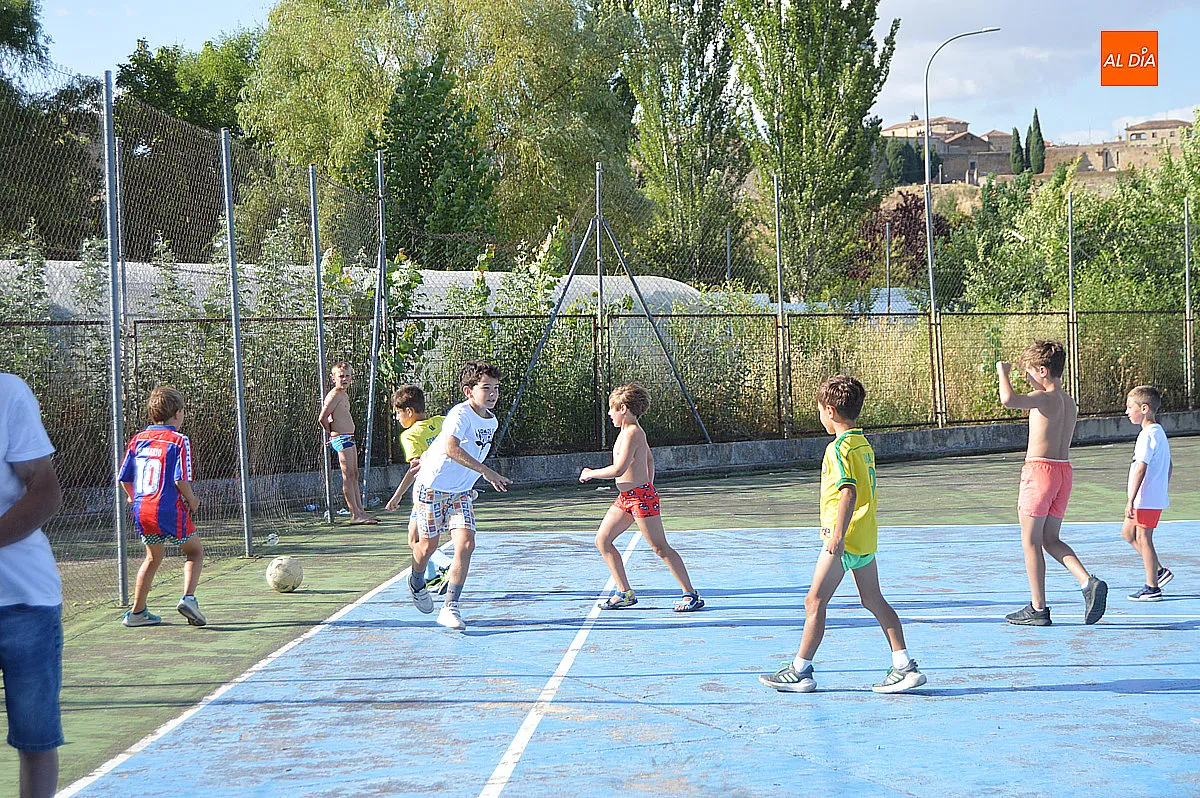 Hinchables y fiesta de la espuma en las fiestas del Barrio Nuevo 