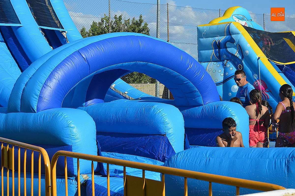 Hinchables y fiesta de la espuma en las fiestas del Barrio Nuevo 