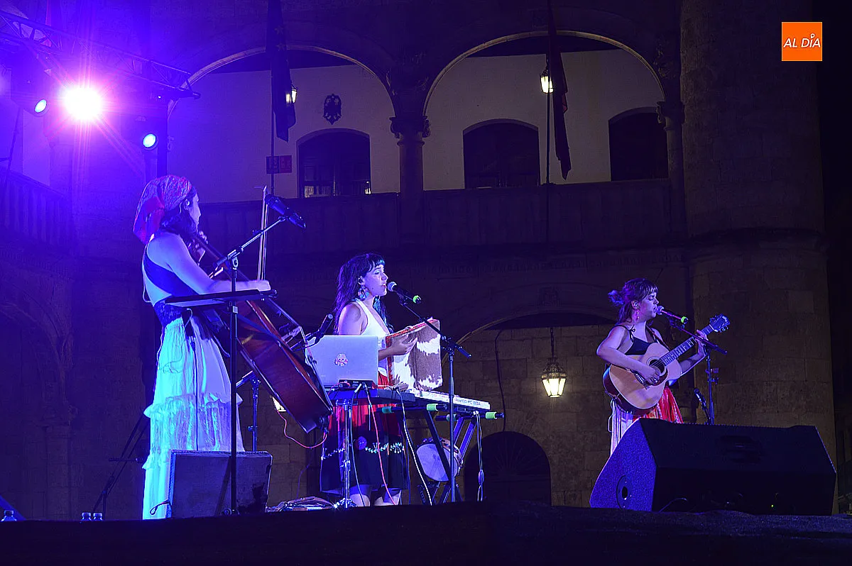 Concierto en la Plaza Mayor por las Jornadas Cultura Tradicional Rayana