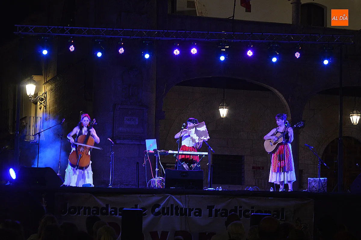 Concierto en la Plaza Mayor por las Jornadas Cultura Tradicional Rayana