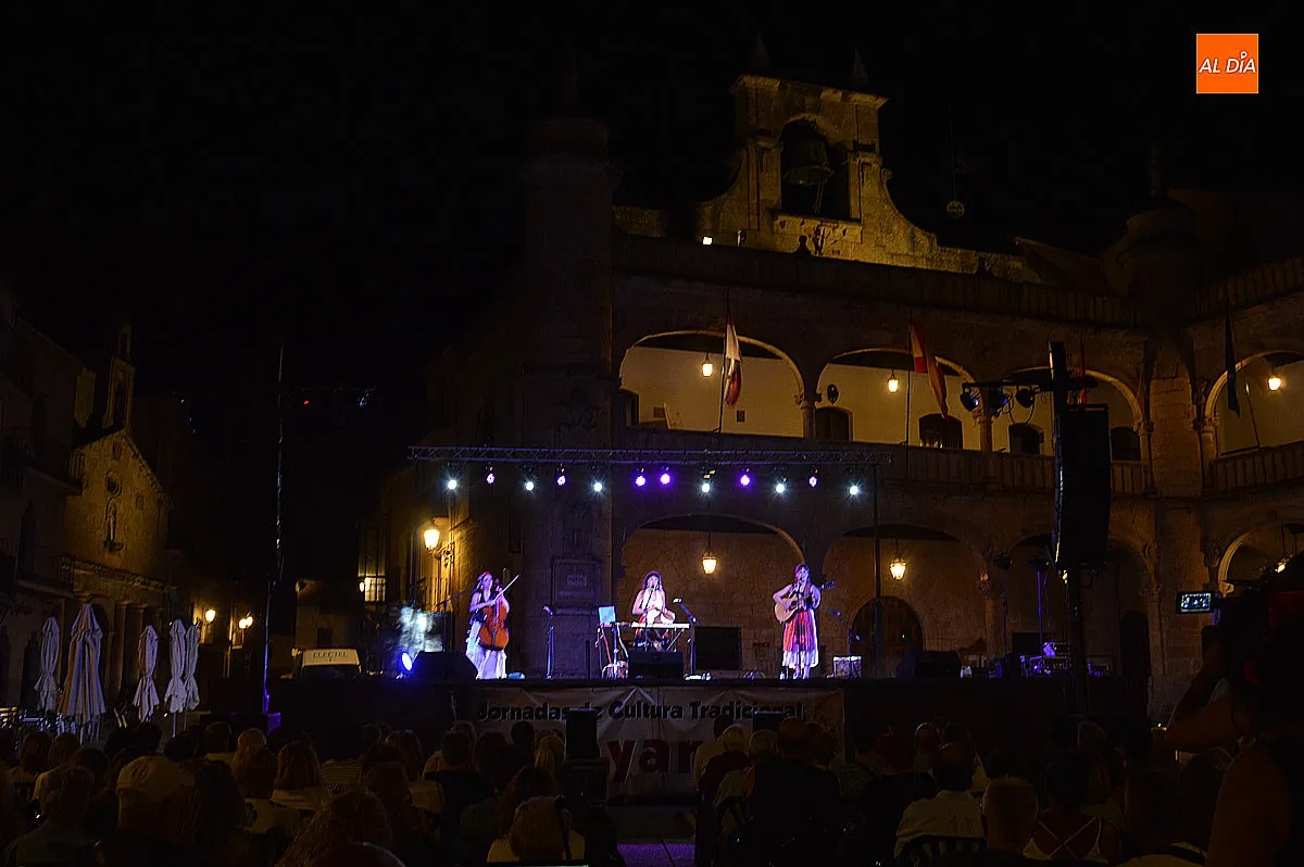 Concierto en la Plaza Mayor por las Jornadas Cultura Tradicional Rayana