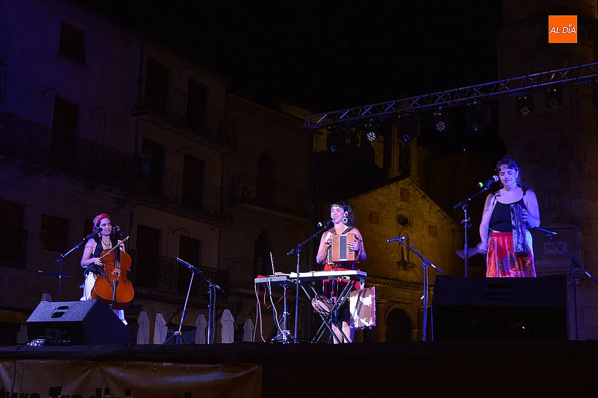Concierto en la Plaza Mayor por las Jornadas Cultura Tradicional Rayana